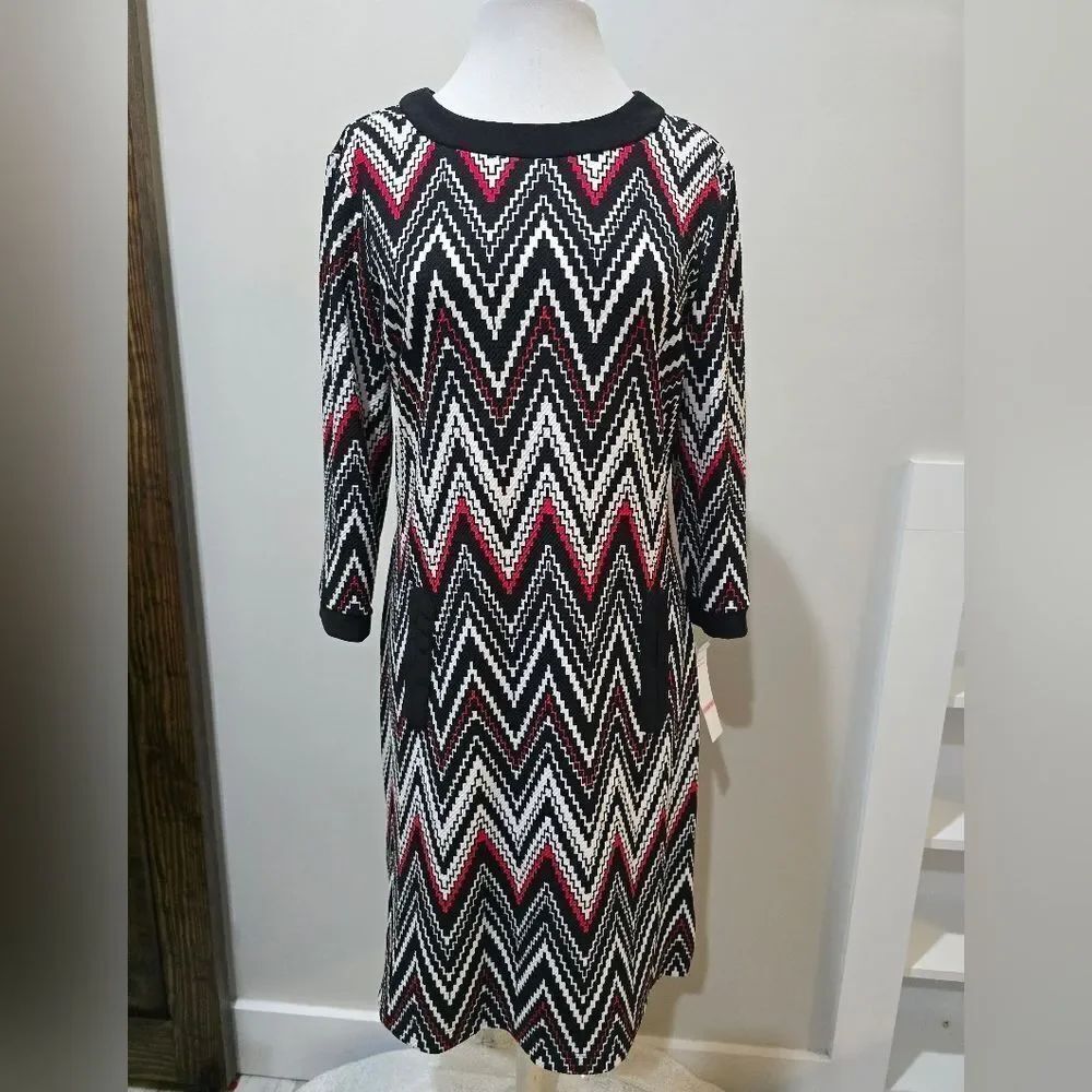 Madison Leigh shift dress featuring a red, black, and white chevron NWT Size 10